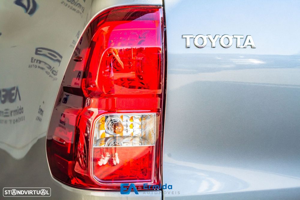 Toyota Hilux 2.4 D-4D 4WD Tracker - 11
