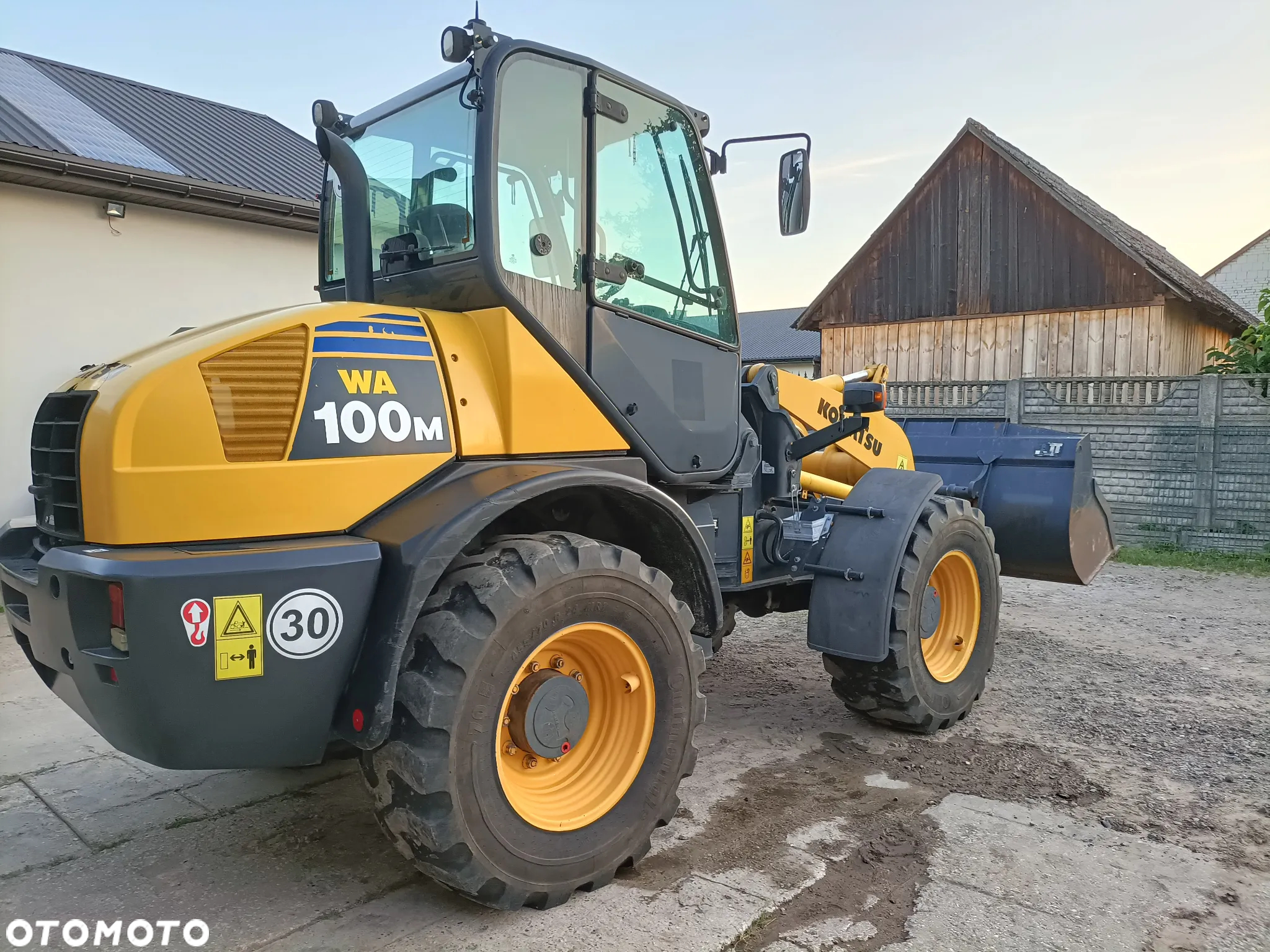 Komatsu WA 100M 6 - 4