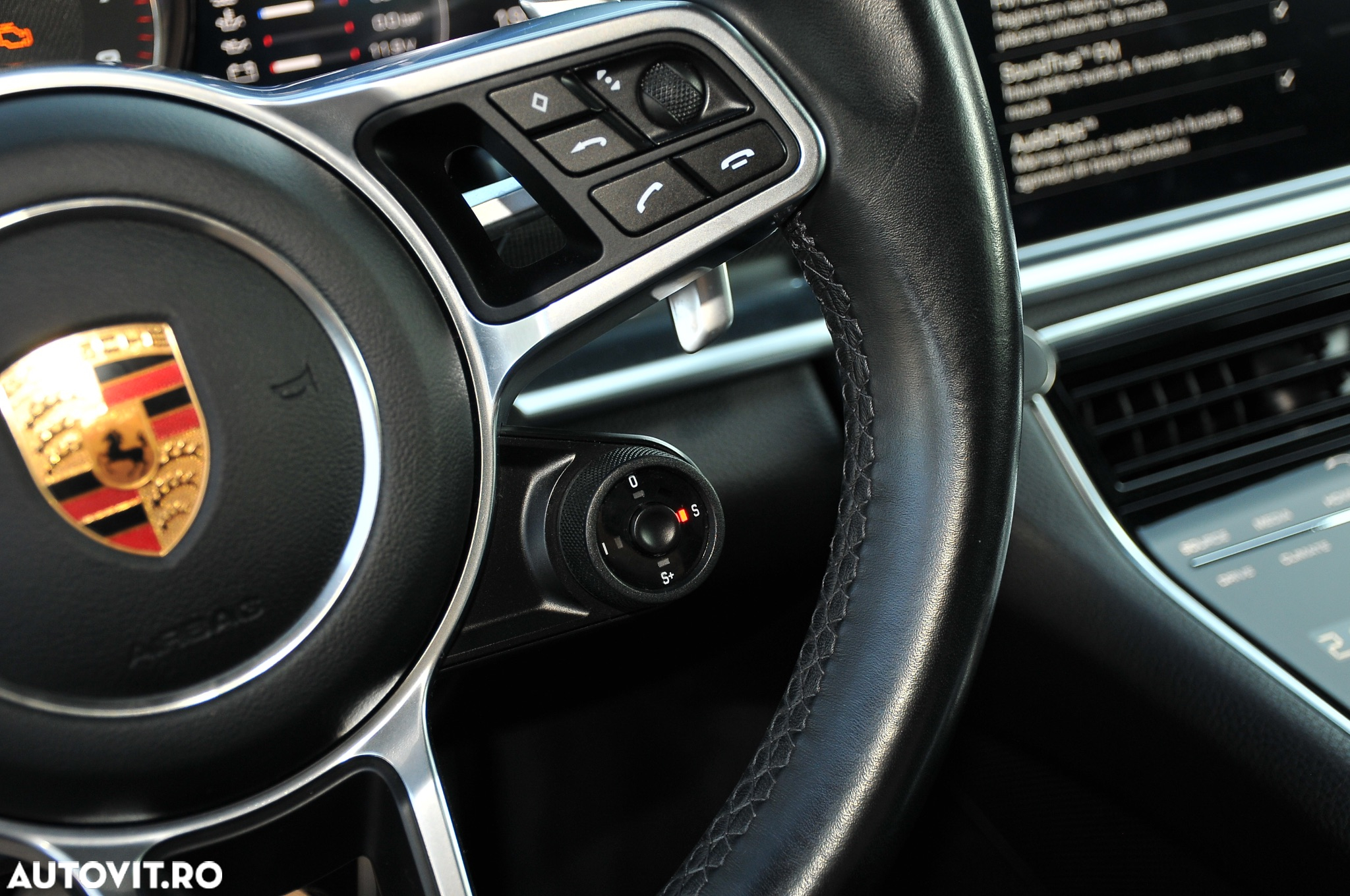 Porsche Panamera 4S - 24