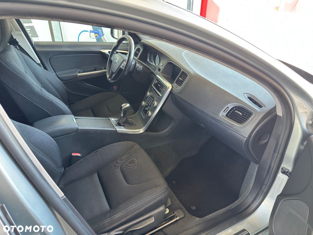 Volvo V60 D4 Kinetic - 19