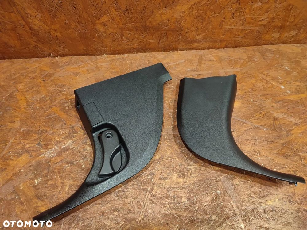 E90/ E91/ E92/ E93 ORYGINALNA TAPICERKA BOCZNA PRZESTRZENI PRZYPODŁOGOWEJ PRAWA/ LEWA O NR.  51 43 7 144 533/ 51 43 7 144 534 TZW. HOKEJ I RĄCZKA OWIERANIA MASKI W BARDZO DOBRYM STANIE.