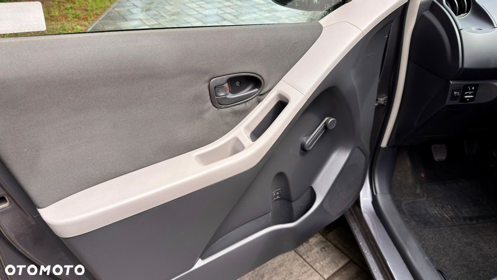 Toyota Yaris - 38