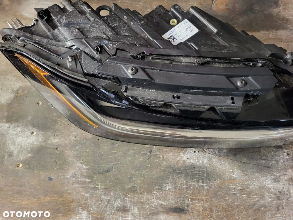 volkswagen jetta  2025rok lampy przód uszkodzone - 3