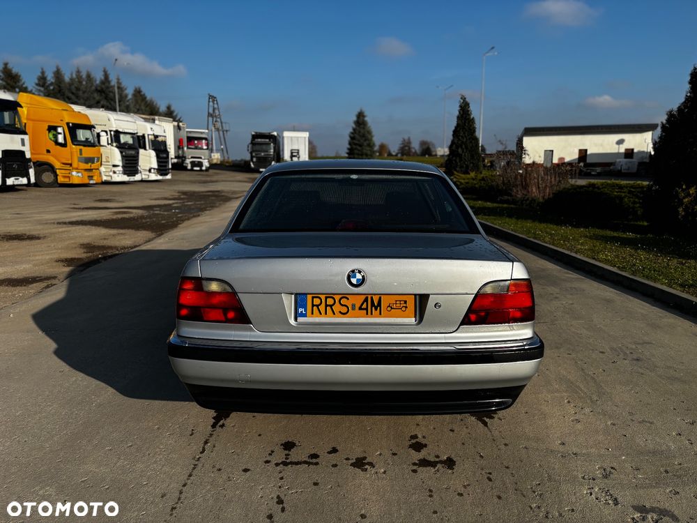BMW Seria 7 740i - 5
