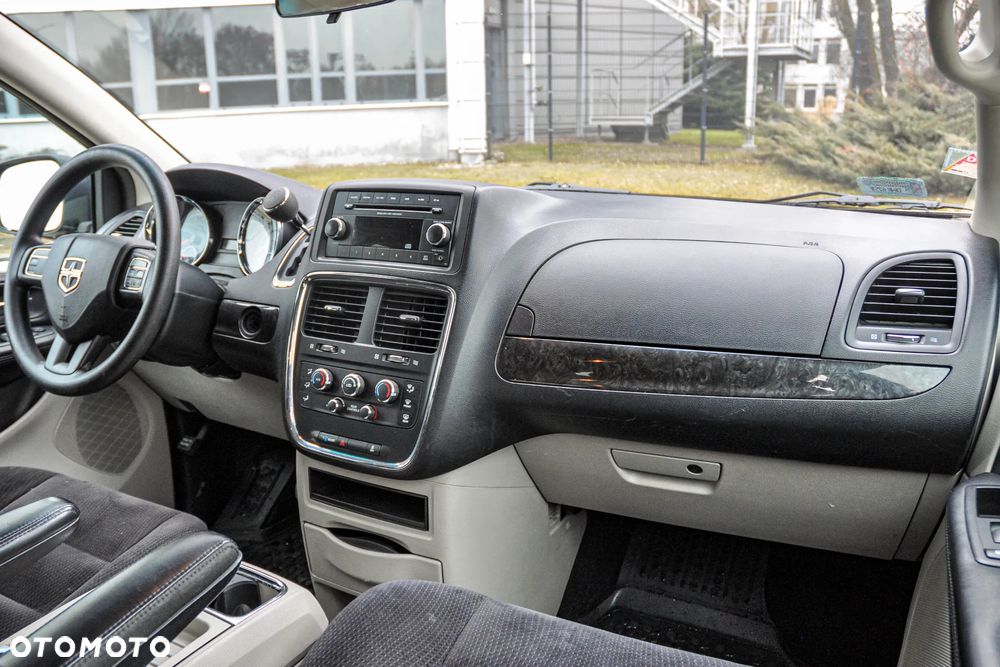 Dodge Grand Caravan - 10