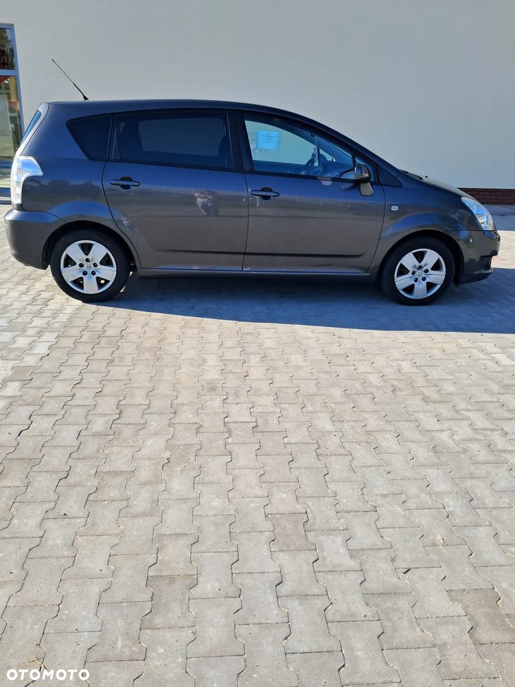 Toyota Corolla Verso - 8