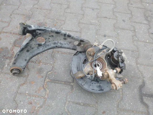 PIASTA PRAWY PRZÓD PRAWA PRZEDNIA TOYOTA YARIS II 1.3 ABS 05- - 5