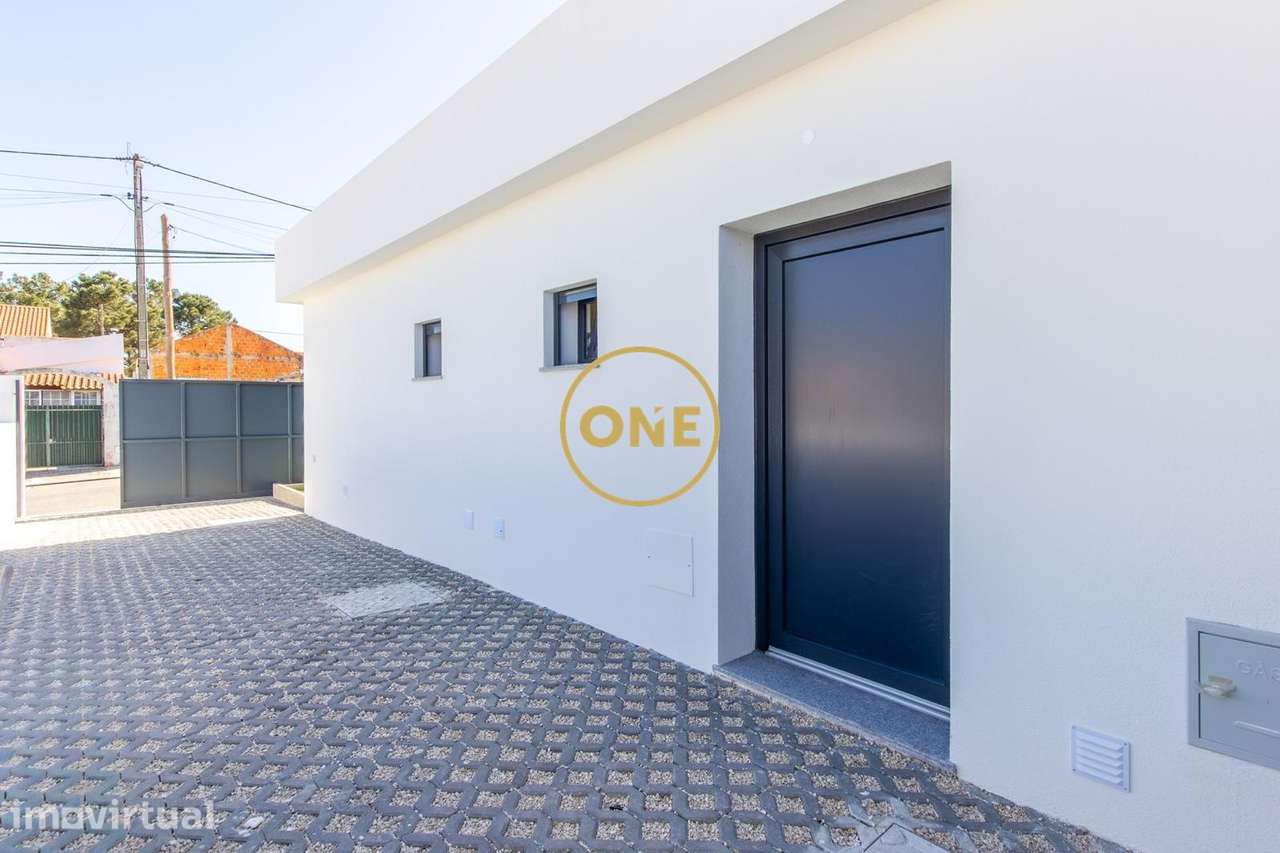 Moradia térrea T4 com piscina (Fernão Ferro) - Grande imagem: 4/19