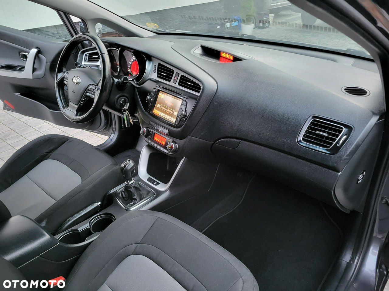Kia Ceed - 8