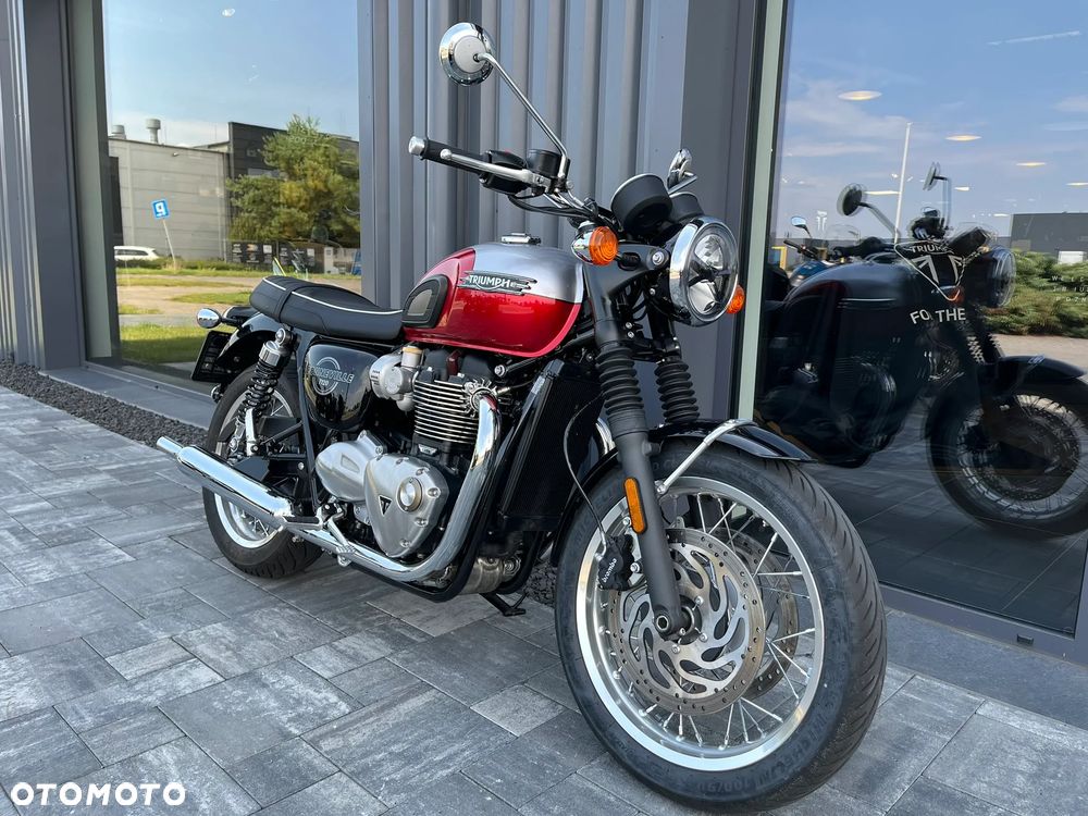 Triumph Bonneville - 4
