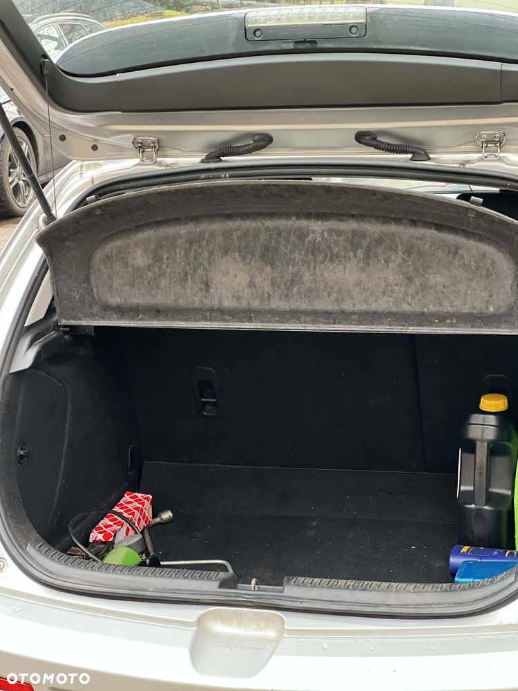 Mazda 3 1.6 Active + - 6
