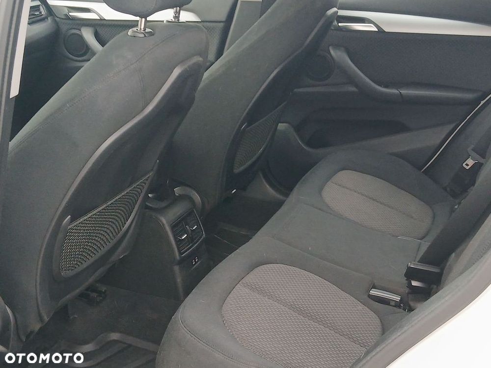BMW X1 sDrive18i - 12