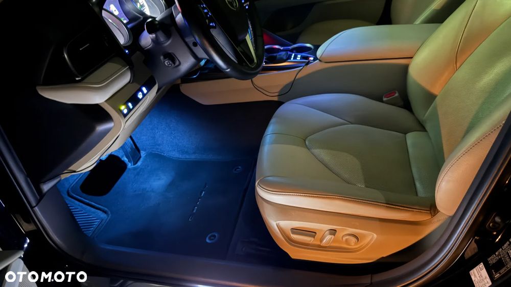 Toyota Camry 2.5 Hybrid Executive CVT - 17