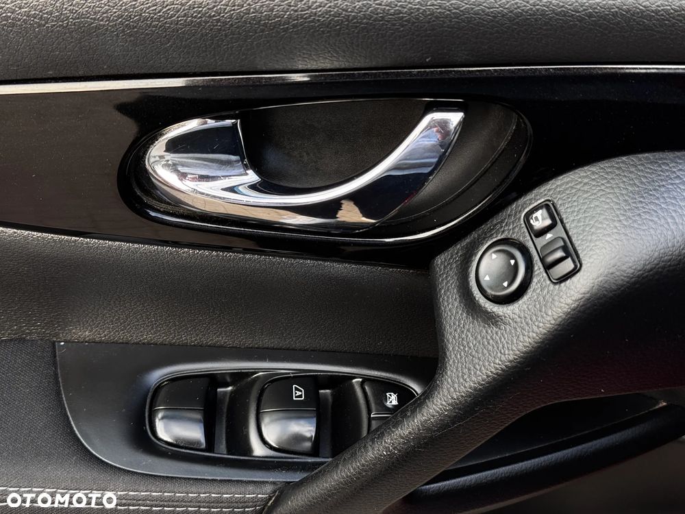 Nissan Qashqai 1.5 dCi N-Connecta - 23