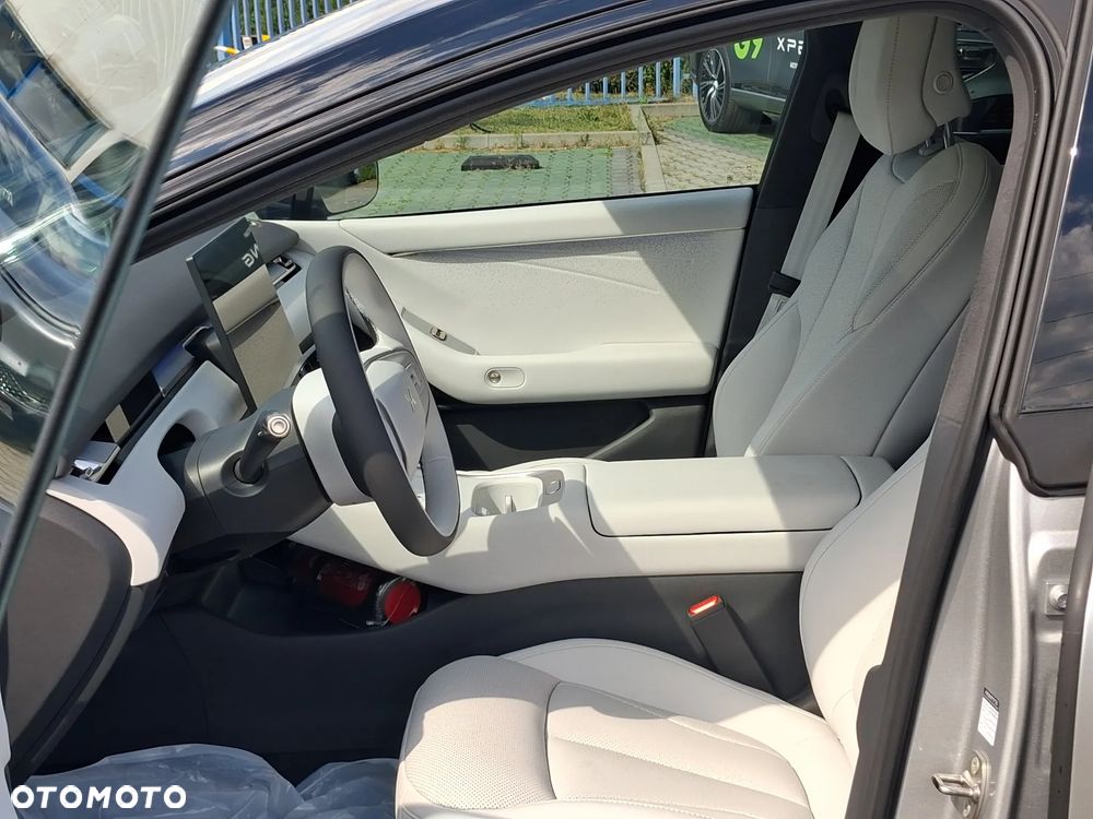 XPeng P7+ 74.9 kWh RWD Long Rage Pro - 11
