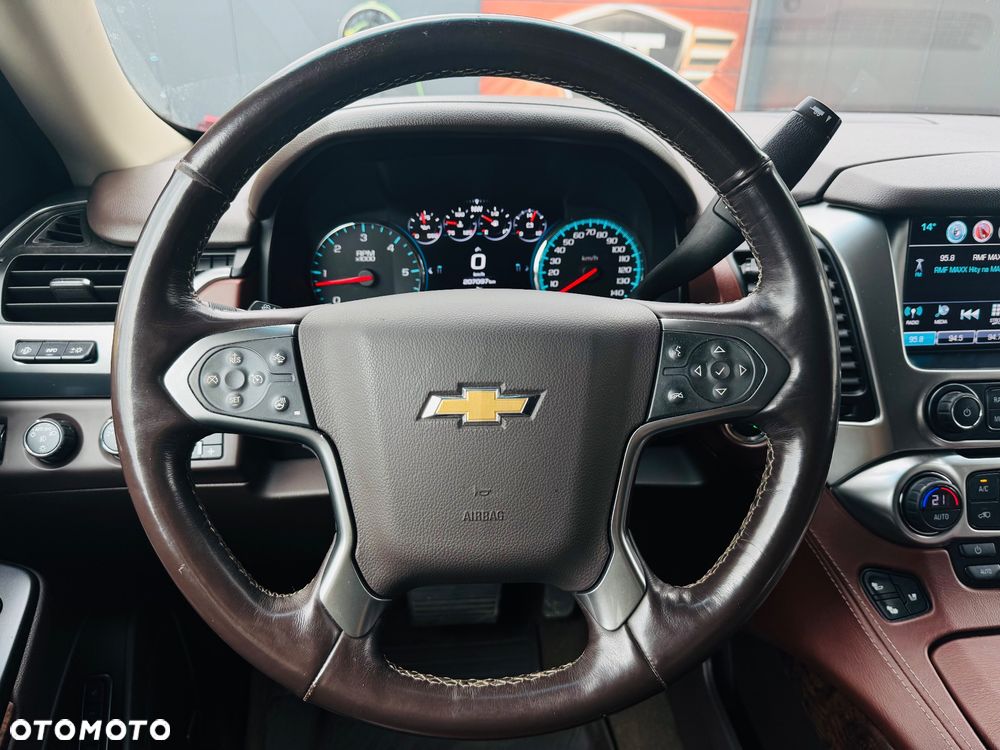 Chevrolet Suburban - 6