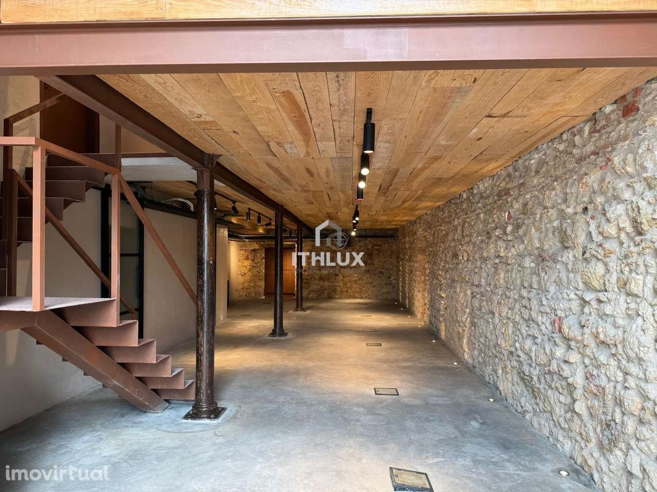 Comércio - Serviços para Investimento, em edifício histórico na frente - Grande imagem: 2/30