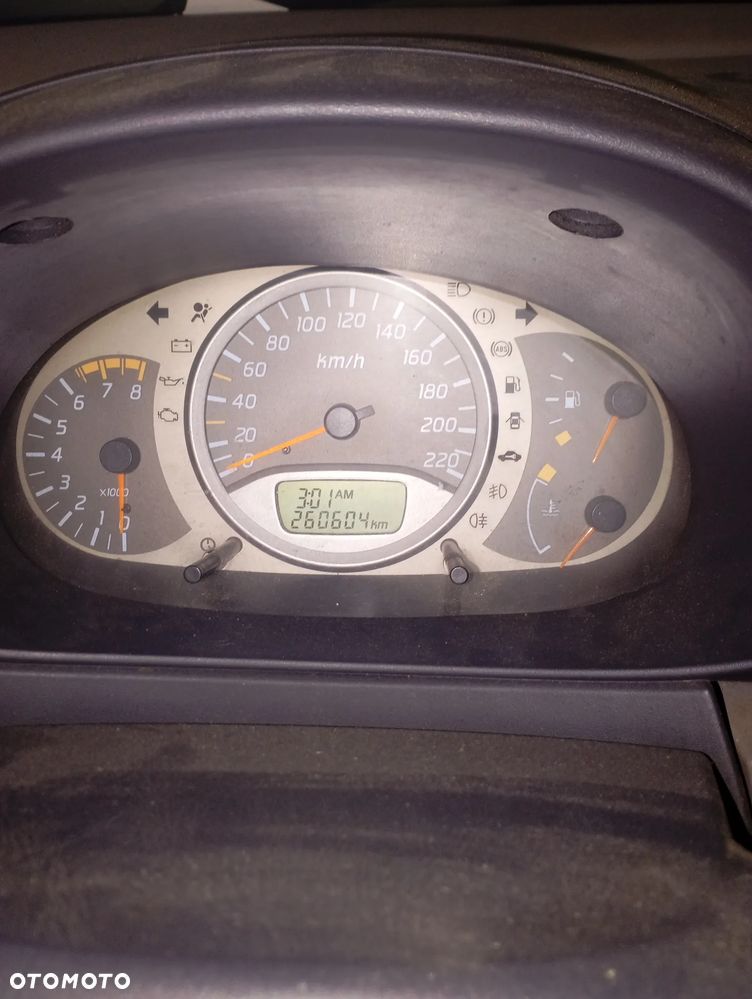 Nissan Almera Tino 1.8 - 12
