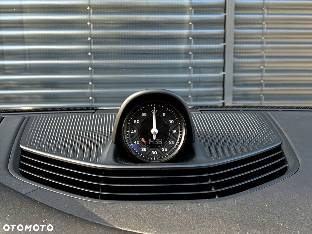 Porsche Taycan - 29