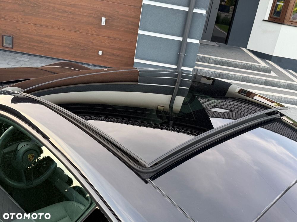 Porsche 911 Carrera 4S - 24