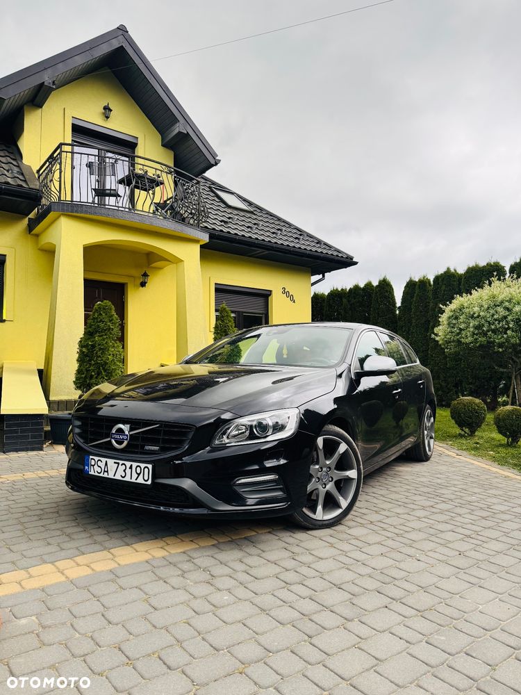 Volvo V60 D2 R-Design - 2