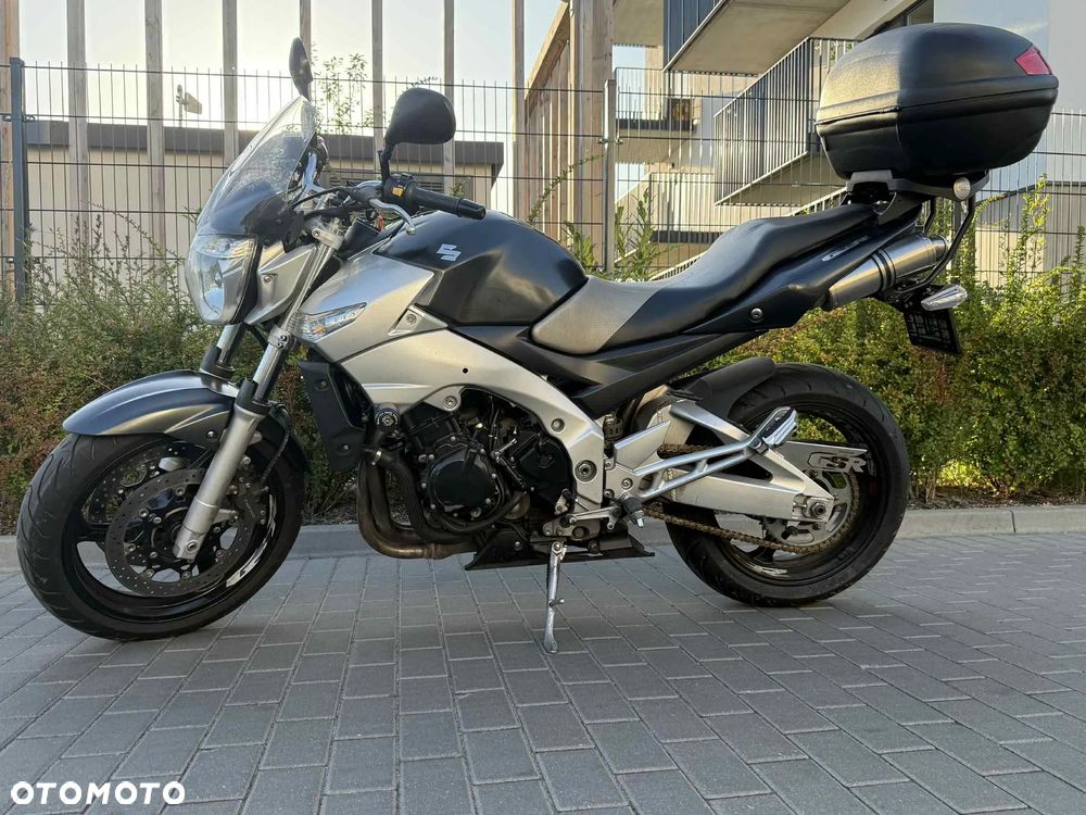 Suzuki GSR - 3