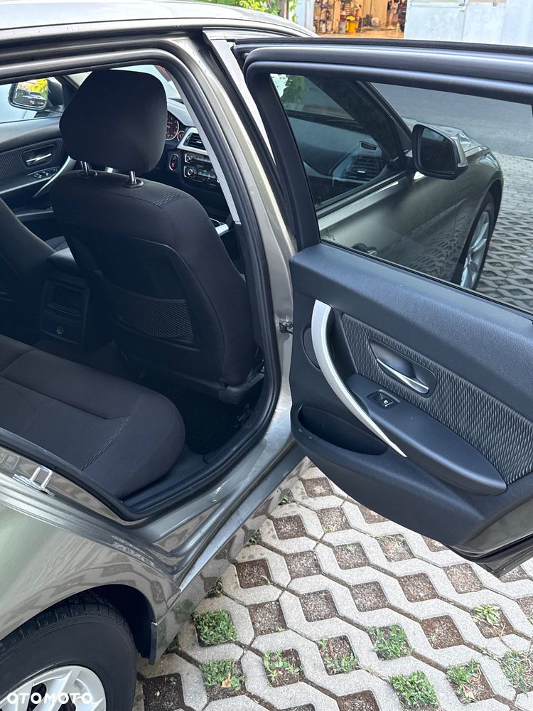 BMW Seria 3 - 32