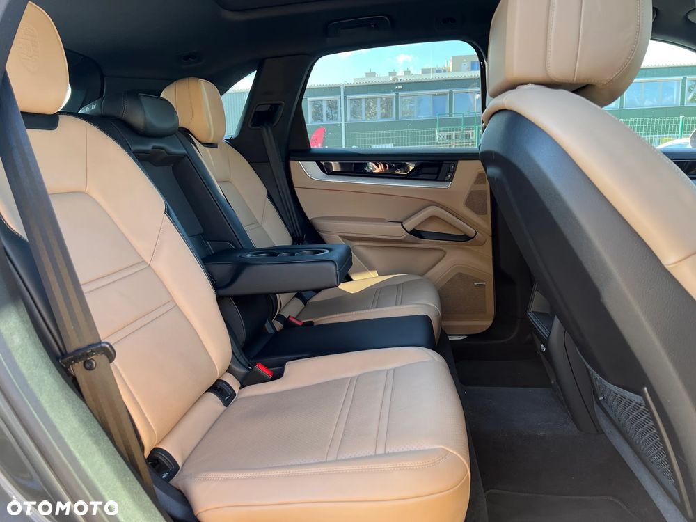 Porsche Cayenne - 29