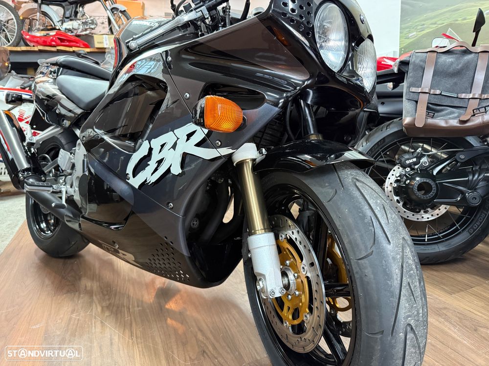 Honda CBR 900 RR - 3