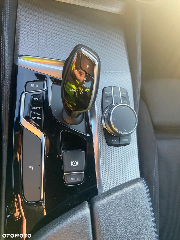 BMW Seria 5 520d xDrive - 13