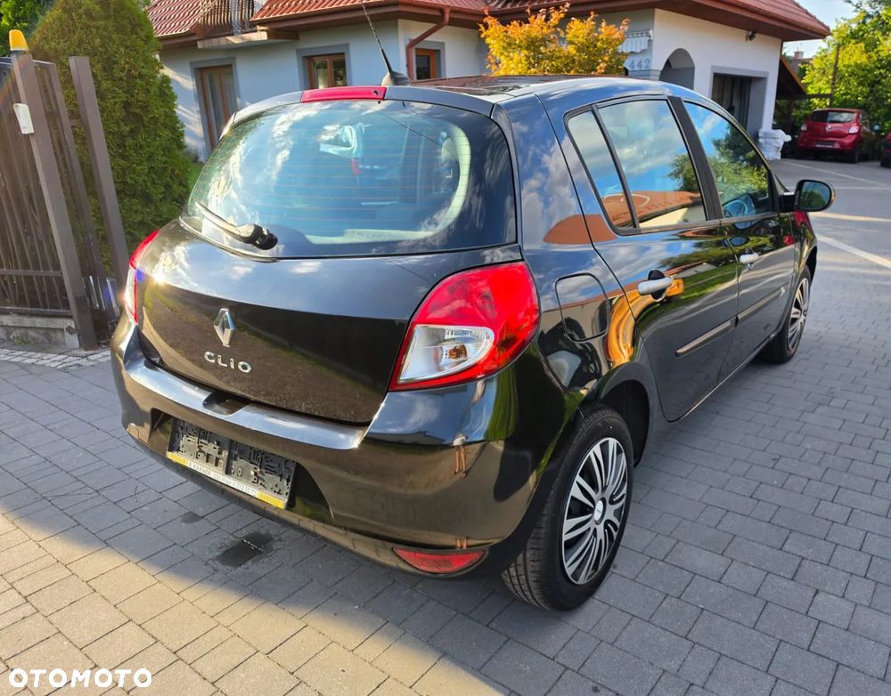 Renault Clio - 10