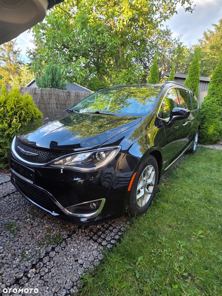 Chrysler Pacifica - 4