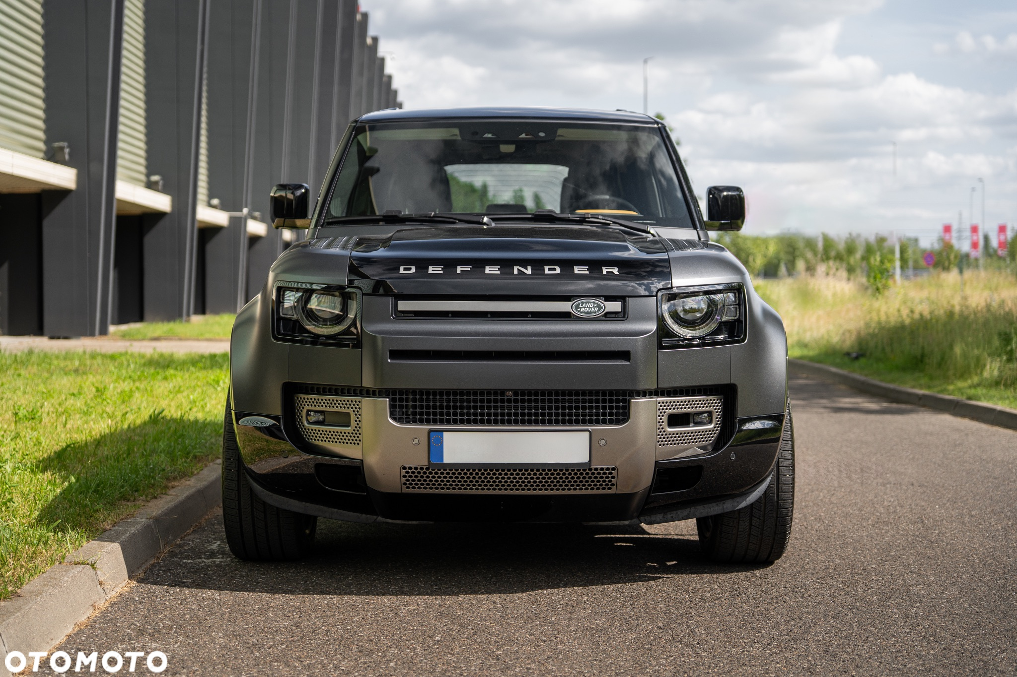 Land Rover Defender - 10