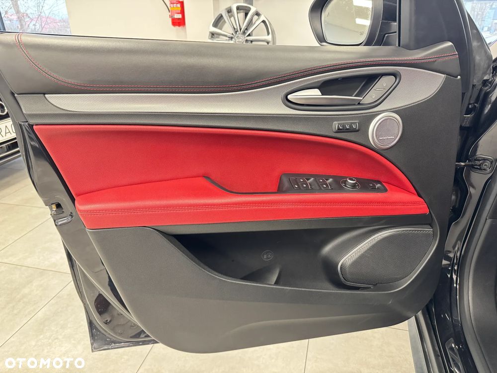 Alfa Romeo Stelvio 2.0 Turbo 16V AT8-Q4 Executive - 11