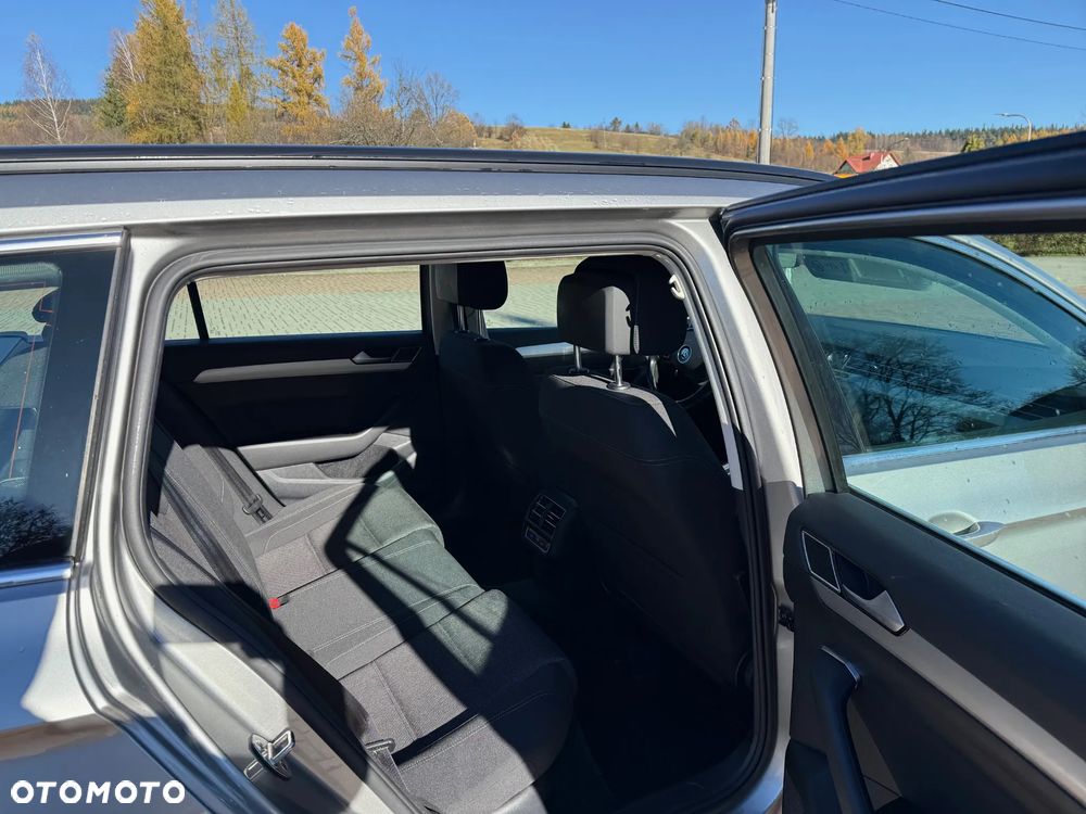 Volkswagen Passat Variant 1.6 TDI (BlueMotion Technology) DSG Comfortline - 13
