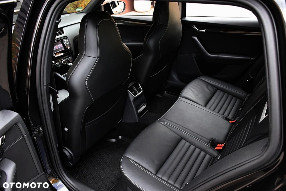 Skoda Octavia 2.0 TDI DSG RS - 37