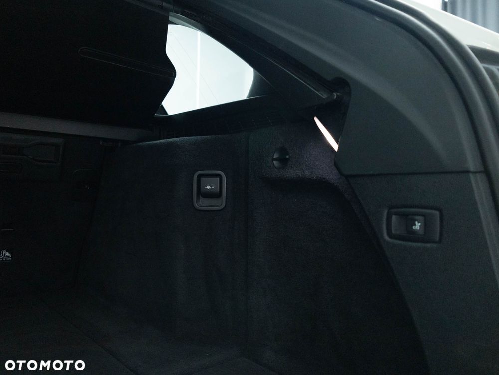 BMW Seria 5 530i xDrive M Sport Edition - 38