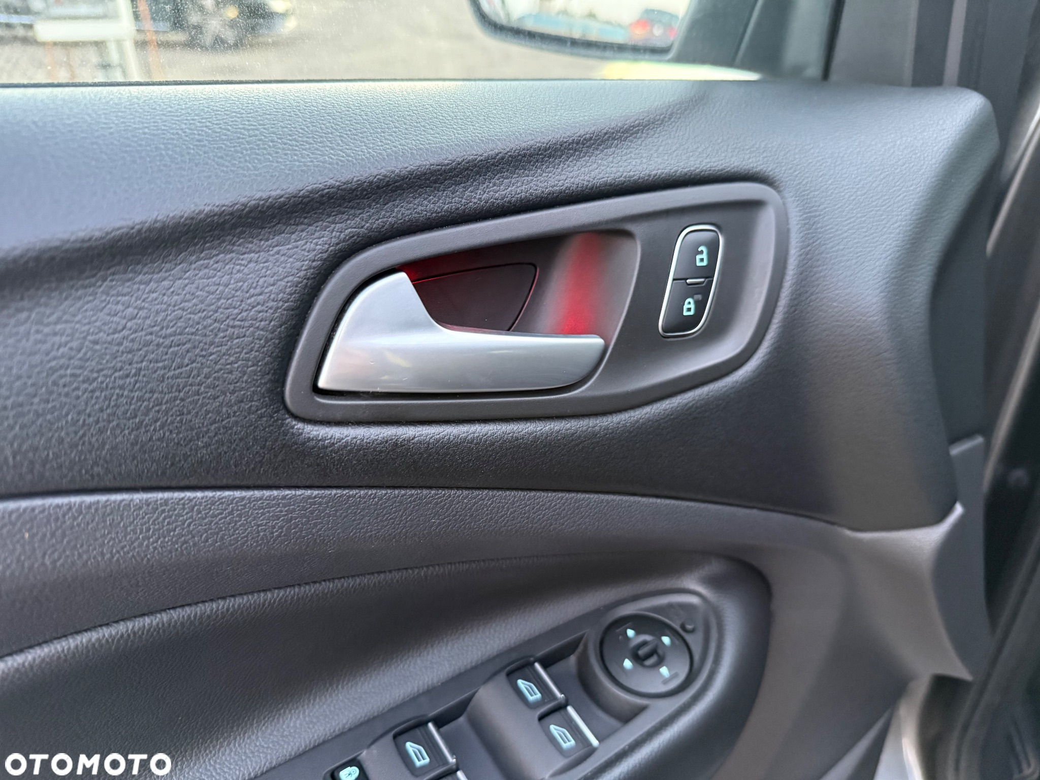 Ford Kuga 1.5 EcoBoost 2x4 Titanium - 30