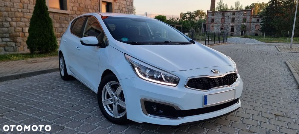 Kia Ceed 1.6 GDI Dream Team Edition - 5