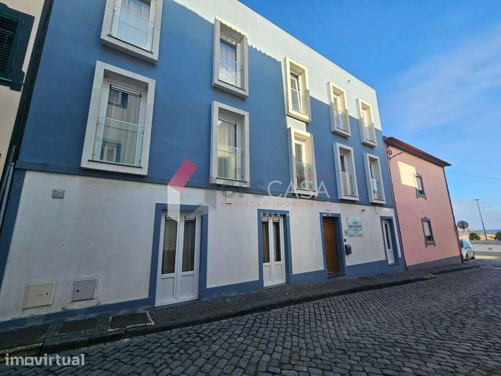 Hostel à Venda no Centro da Praia da Vitória! - Grande imagem: 2/47