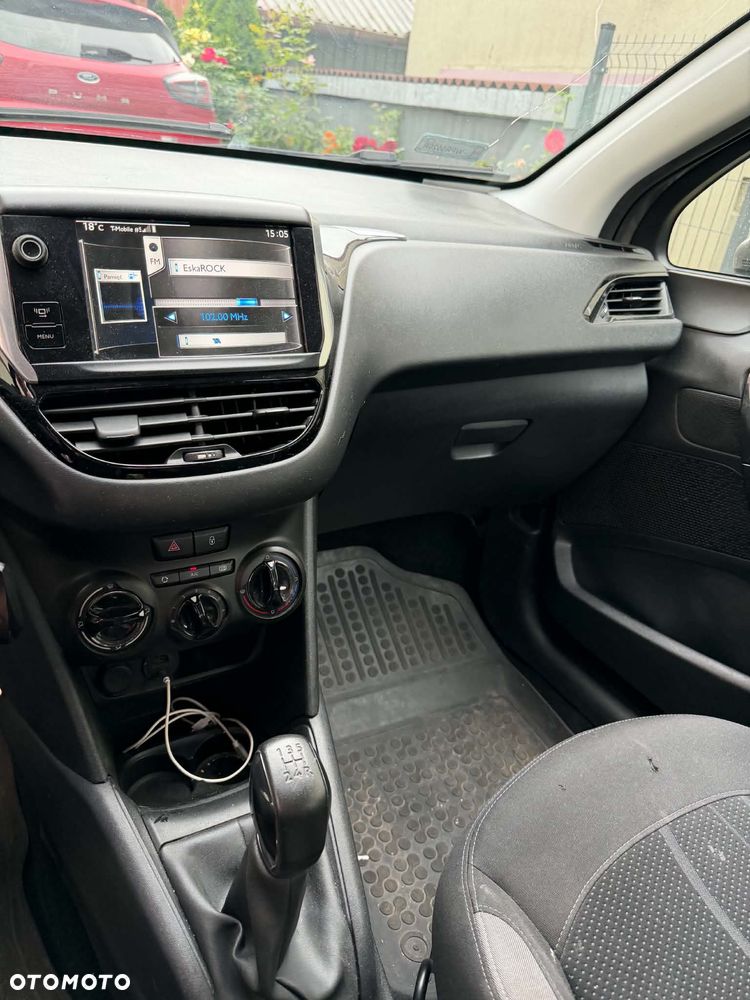 Peugeot 208 - 13