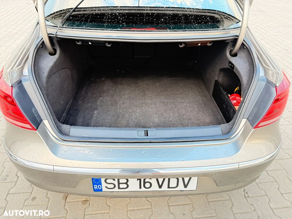 Volkswagen Passat CC - 11