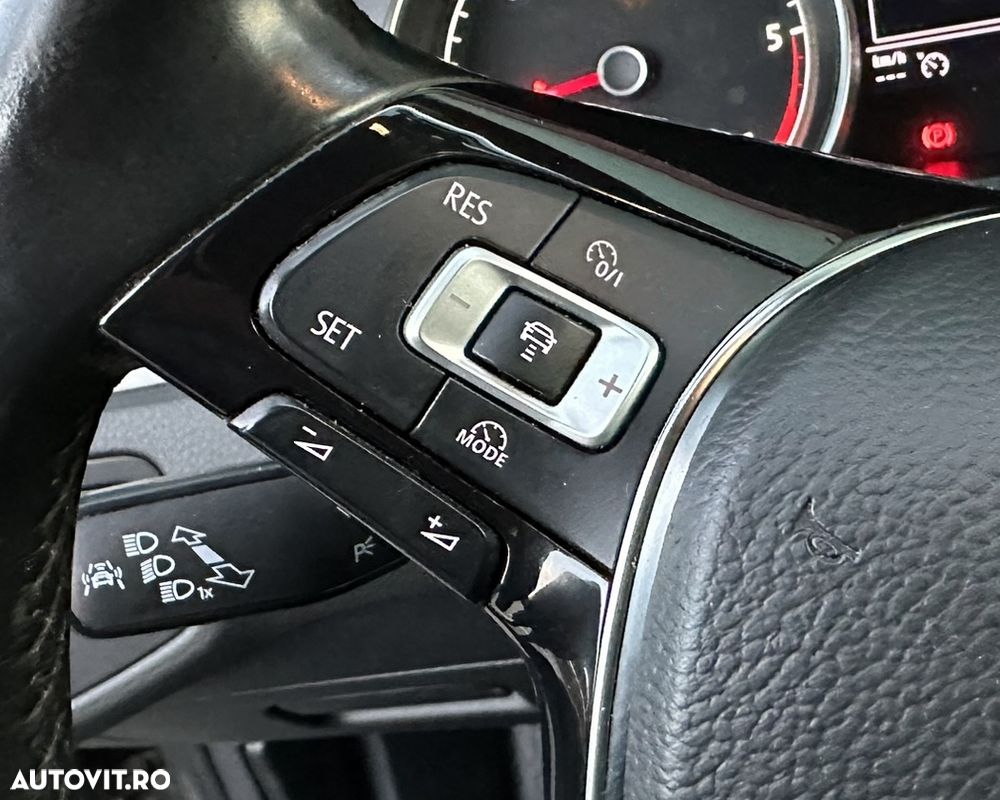 Volkswagen Golf - 28