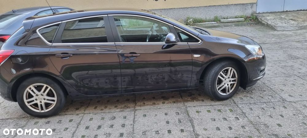 Opel Astra IV 1.6 CDTI Cosmo - 3