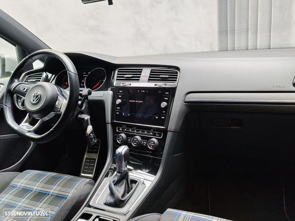 VW Golf 1.4 GTE Plug-In-Hybrid DSG - 16