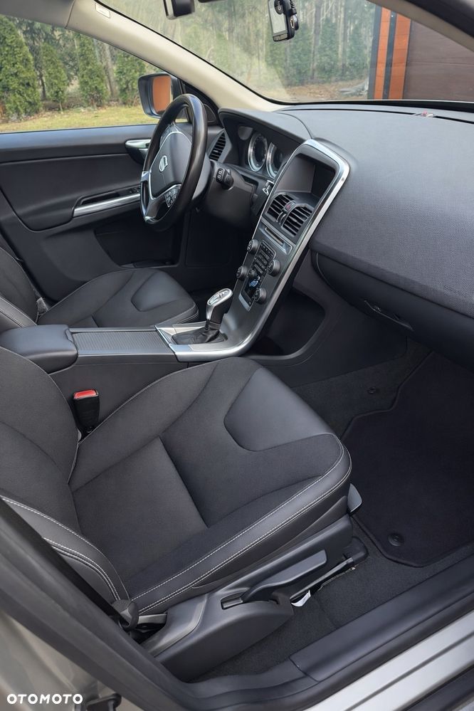 Volvo XC 60 D5 AWD Momentum - 5