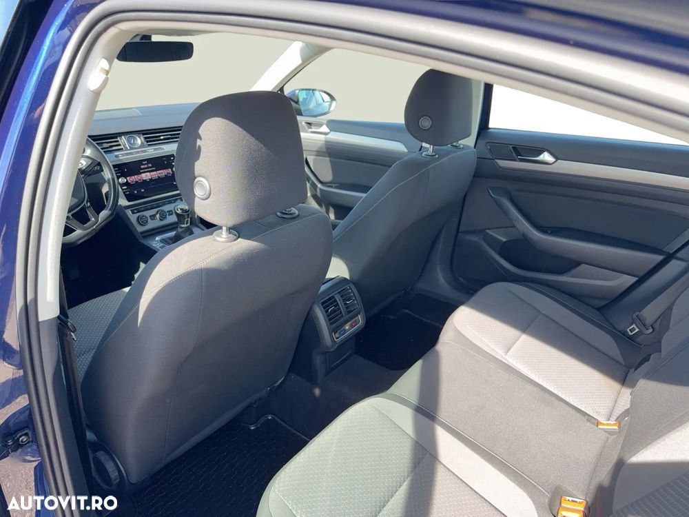Volkswagen Passat 2.0 TDI Advance - 12