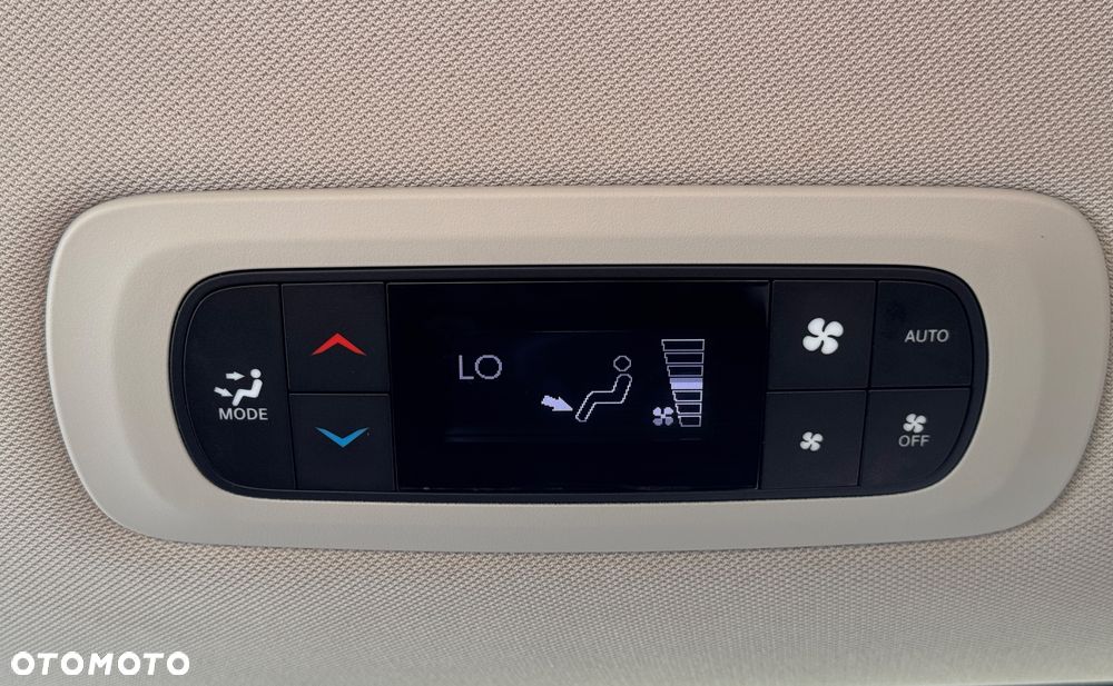 Chrysler Pacifica - 12