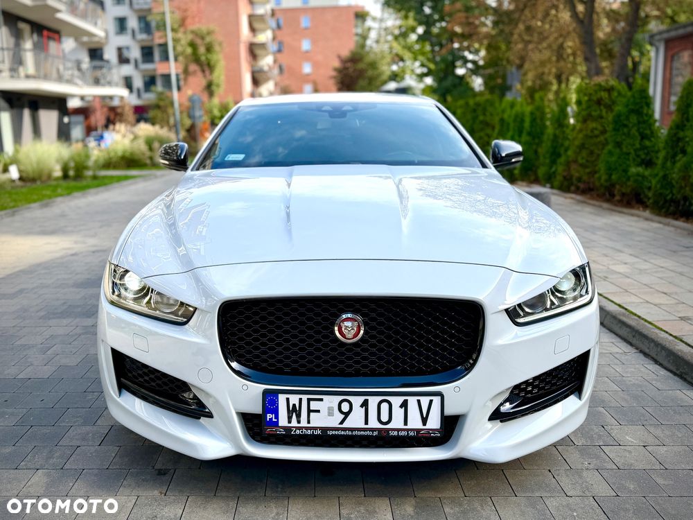 Jaguar XE 2.0 D R-Sport - 28