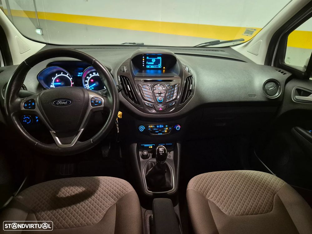 Ford Tourneo Courier 1.0 EcoBoost Titanium - 28